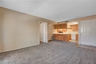 Photo #4: 2405972 Listing 