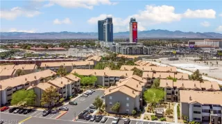 Photo #1: 2406002 Listing 