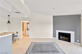 Photo #4: 2406002 Listing 