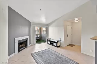 Photo #5: 2406002 Listing 