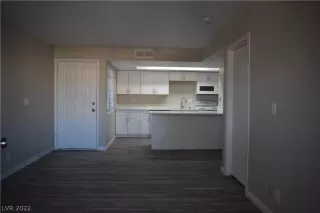 Photo #3: 2406013 Listing