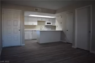 Photo #4: 2406013 Listing