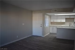 Photo #5: 2406013 Listing