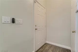 Photo #5: 2406028 Listing