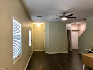 Photo #6: 2406028 Listing