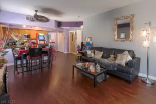 Photo #3: 2406034 Listing