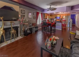 Photo #4: 2406034 Listing