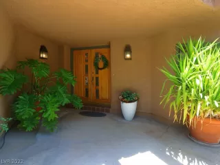 Photo #2: 2406037 Listing