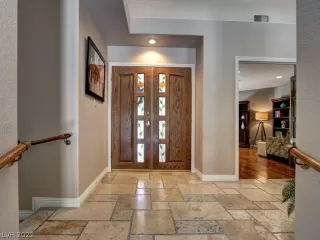 Photo #3: 2406037 Listing