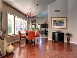 Photo #4: 2406037 Listing