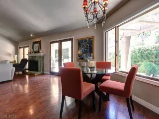 Photo #6: 2406037 Listing