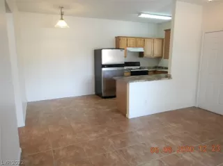 Photo #4: 2406065 Listing