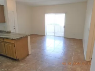 Photo #5: 2406065 Listing