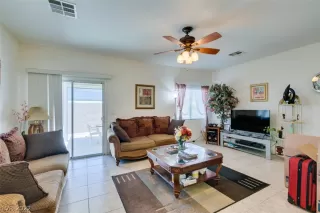 Photo #3: 2406067 Listing