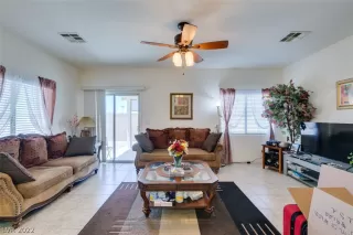 Photo #4: 2406067 Listing