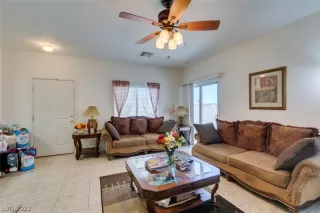 Photo #5: 2406067 Listing