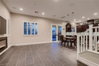 Photo #3: 2406073 Listing 