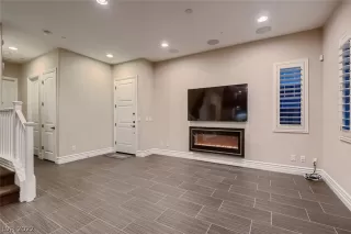 Photo #4: 2406073 Listing 