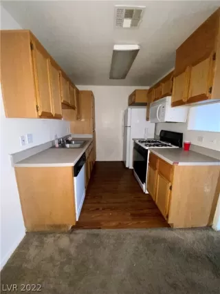 Photo #3: 2406079 Listing 