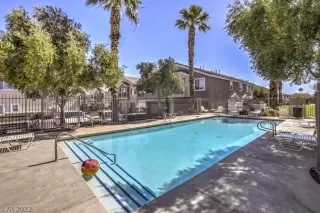 Photo #3: 2406110 Listing