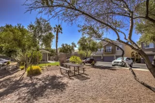 Photo #5: 2406110 Listing