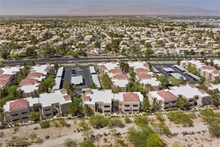 Photo #6: 2406124 Listing