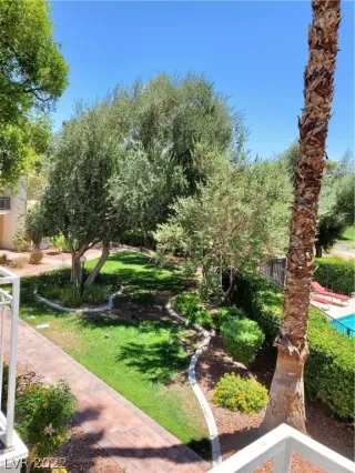 Photo #3: 2406145 Listing