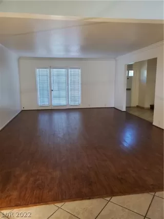 Photo #4: 2406145 Listing