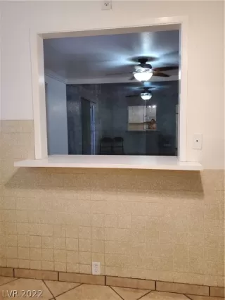 Photo #6: 2406145 Listing