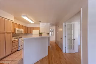 Photo #3: 2406172 Listing