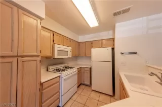 Photo #4: 2406172 Listing