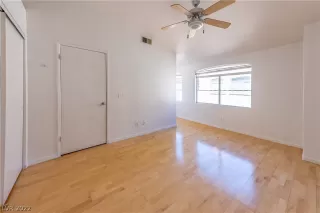 Photo #5: 2406172 Listing