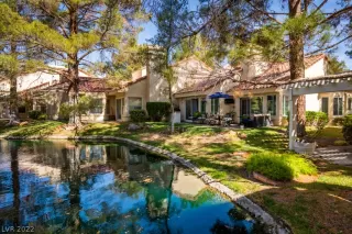 Photo #3: 2406191 Listing