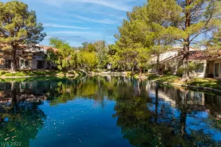 Photo #4: 2406191 Listing