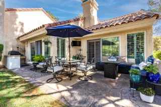 Photo #5: 2406191 Listing