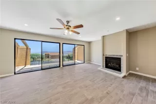 Photo #3: 2406193 Listing