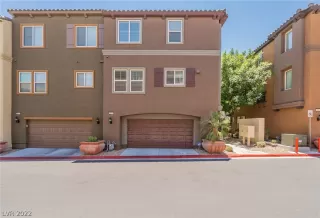 Photo #4: 2406208 Listing