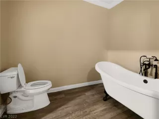 Photo #3: 2406215 Listing