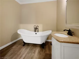 Photo #4: 2406215 Listing