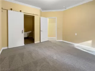 Photo #5: 2406215 Listing