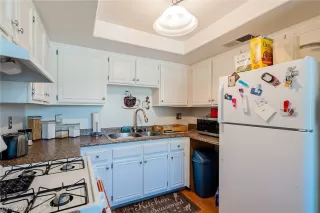 Photo #5: 2406235 Listing