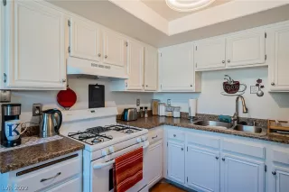 Photo #6: 2406235 Listing