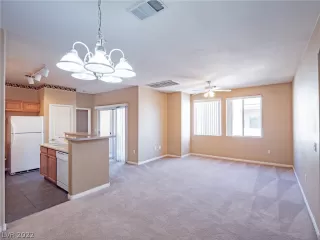 Photo #5: 2406258 Listing 