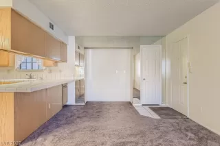 Photo #5: 2406271 Listing 