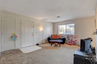 Photo #2: 2406303 Listing