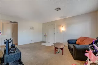 Photo #3: 2406303 Listing