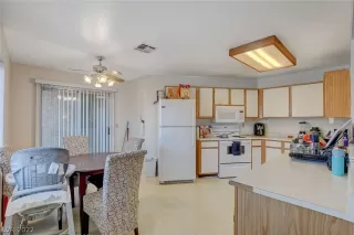 Photo #4: 2406303 Listing