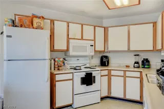 Photo #5: 2406303 Listing