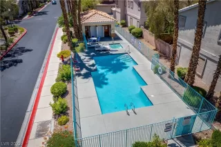 Photo #4: 2406308 Listing