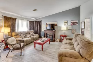 Photo #6: 2406308 Listing